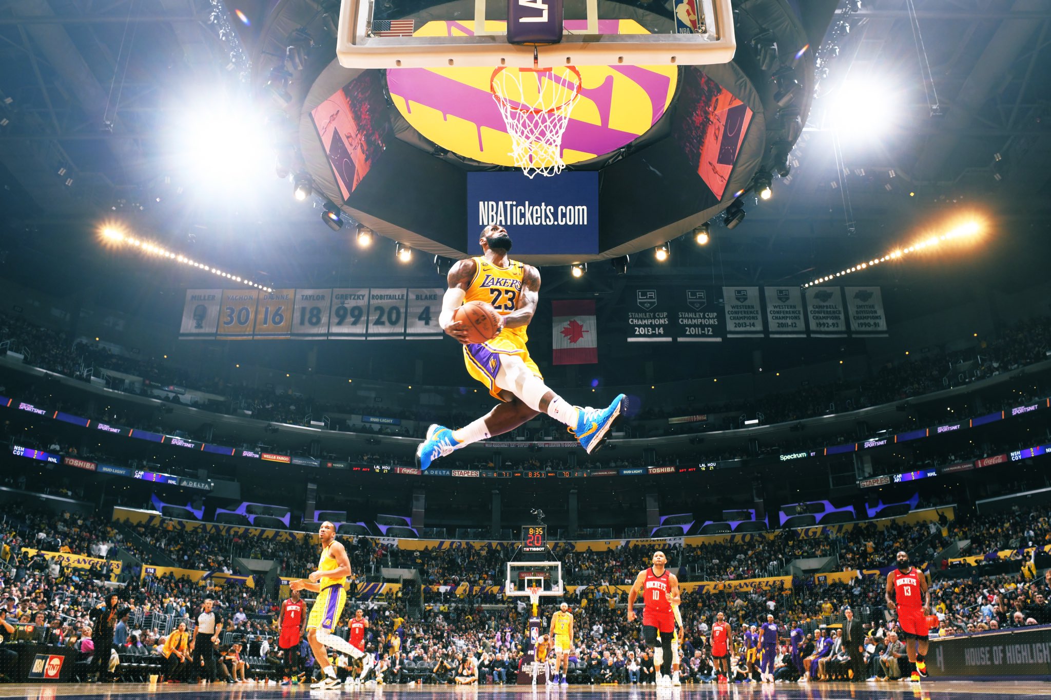 对社交平台 对社交平台